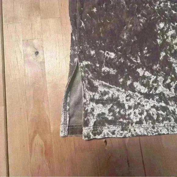 2 for$15 Kori America Crushed Velvet Blouse - Picture 5 of 9